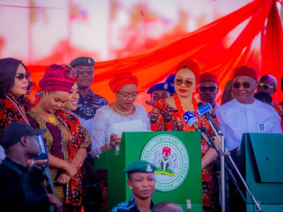 FIRST LADY OF THE FEDERAL REPUBLIC OF NIGERIA SENATOR OLUREMI TINUBU APPLAUDS IMO WOMEN