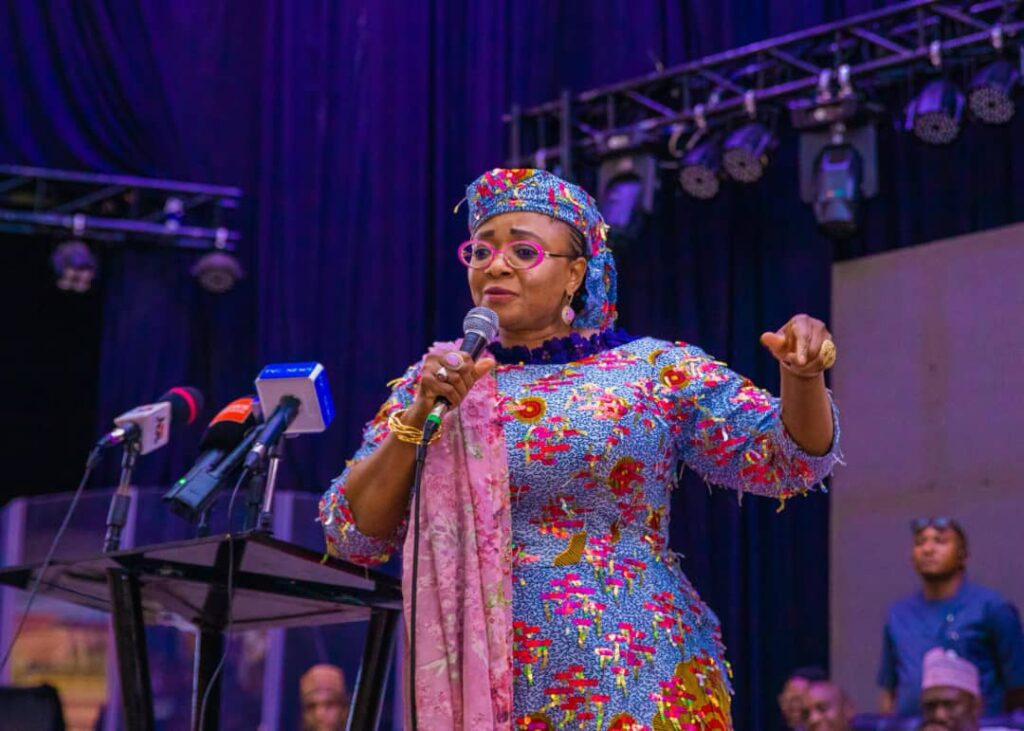 Imaan Calms Protest Storm, Gifts Workers Rice, Pledges Unity